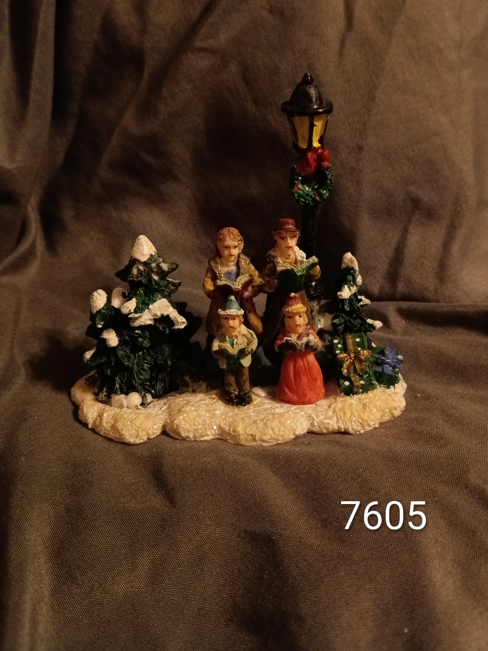 Holiday Carolers Figurine Decoration in Multi-Color